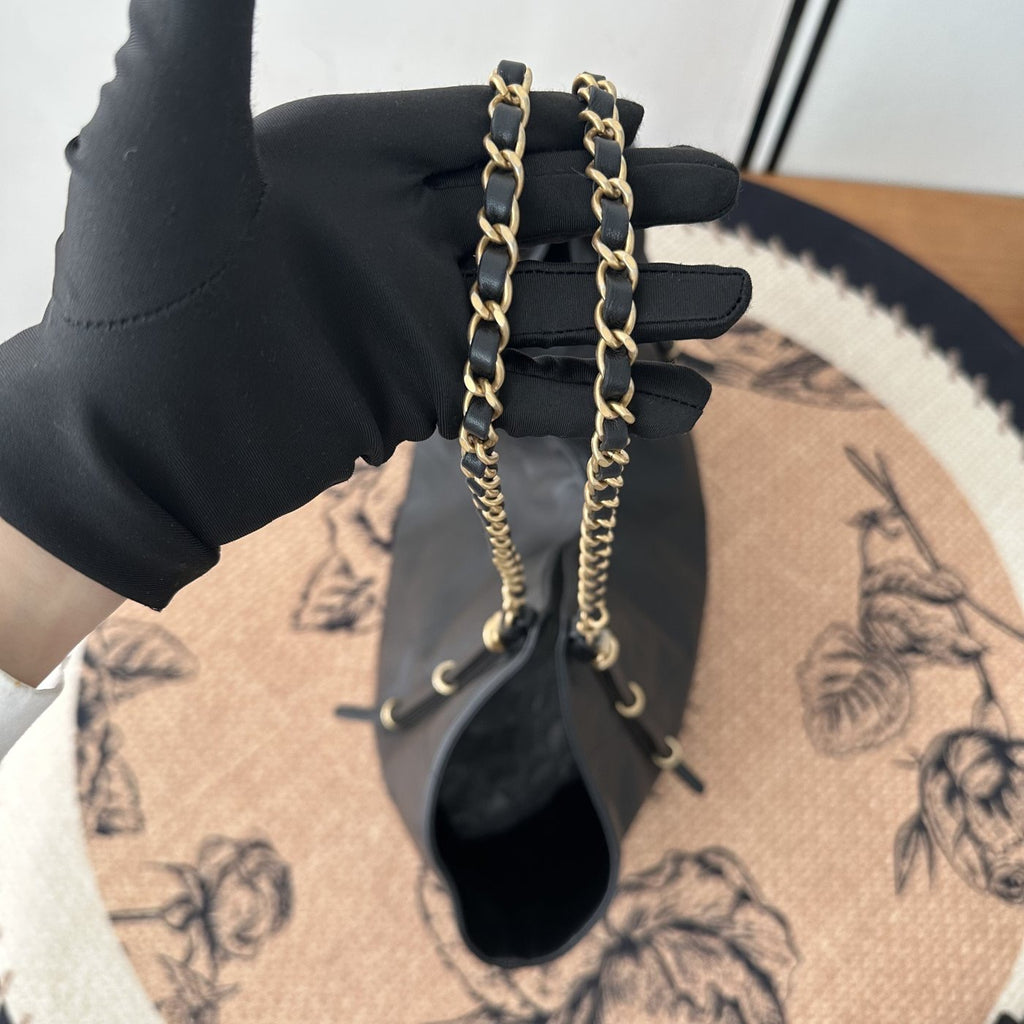 【Chanel】Chanel Black Caviar Hobo Bag with Matching Pouch, Gold-Tone Hardware-7207232