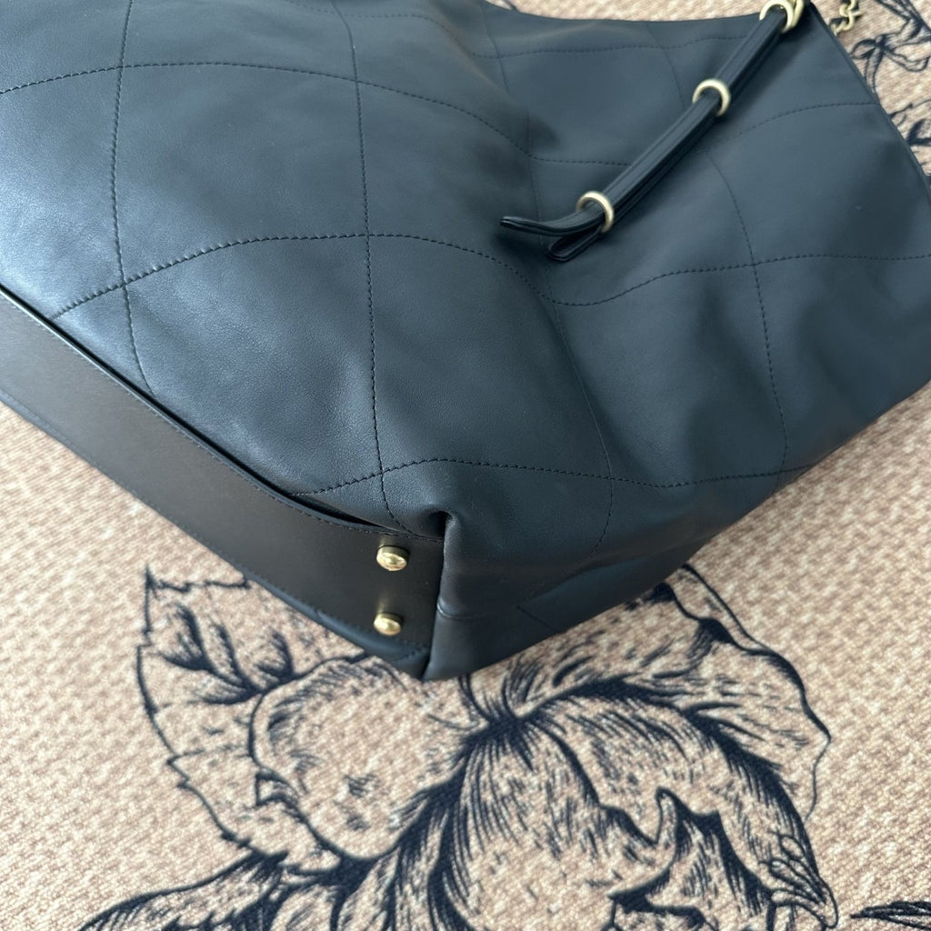 【Chanel】Chanel Black Caviar Hobo Bag with Matching Pouch, Gold-Tone Hardware-7207232
