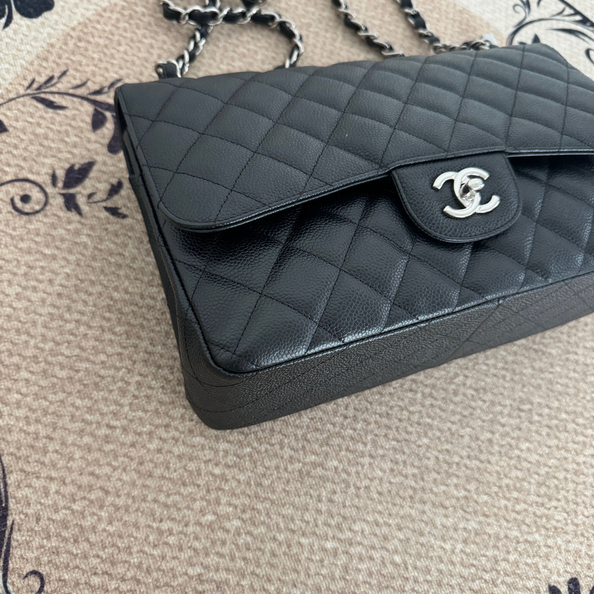 【Chanel】Chanel Black Silver Lambskin Classic Flap Jumbo