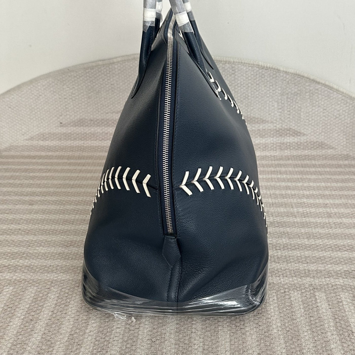 【Hermes】Hermès White and Blue Bowling Handbag