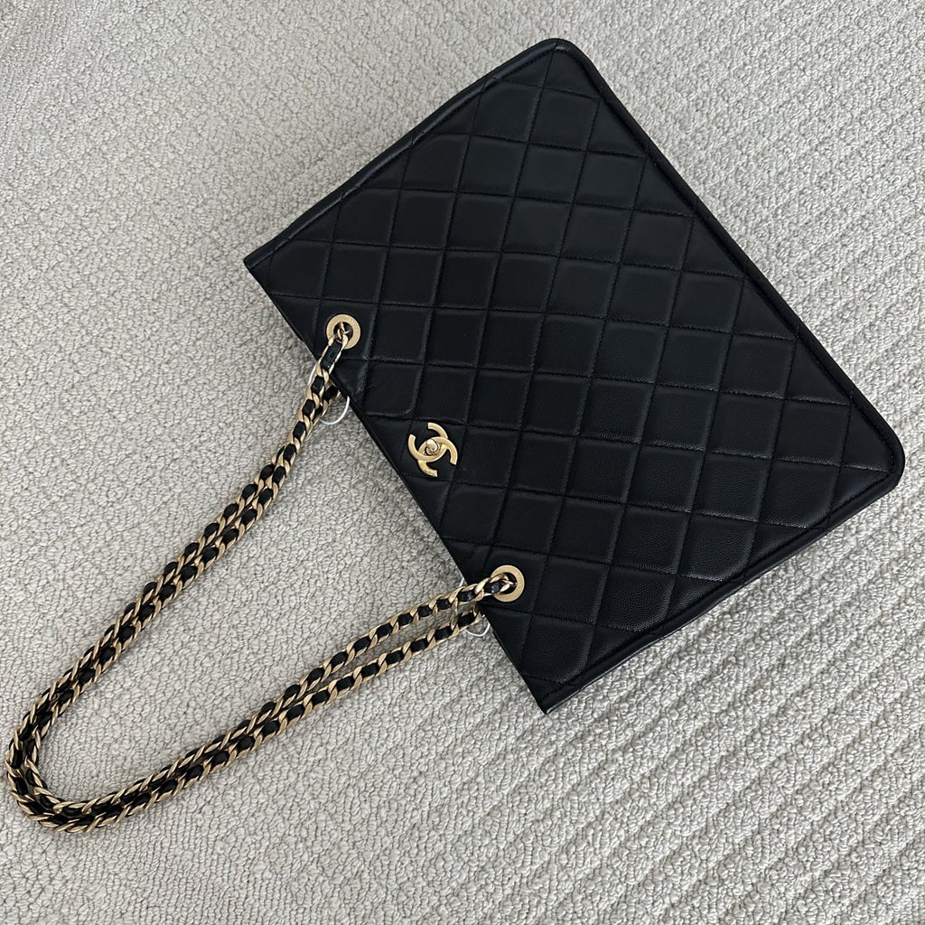 【Chanel】Chanel Black Gold Chain Tote Bag
