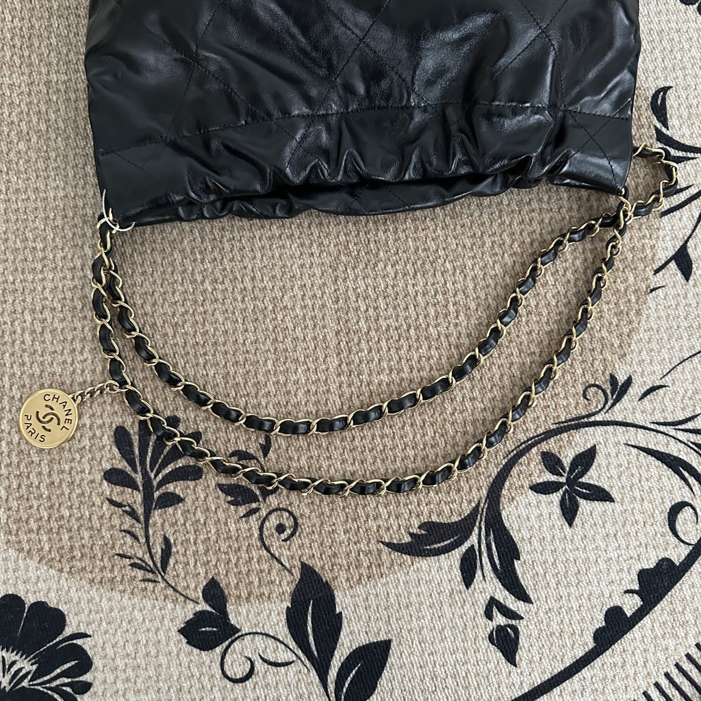 【Chanel】Chanel 22 Bag Black Gold Hardware