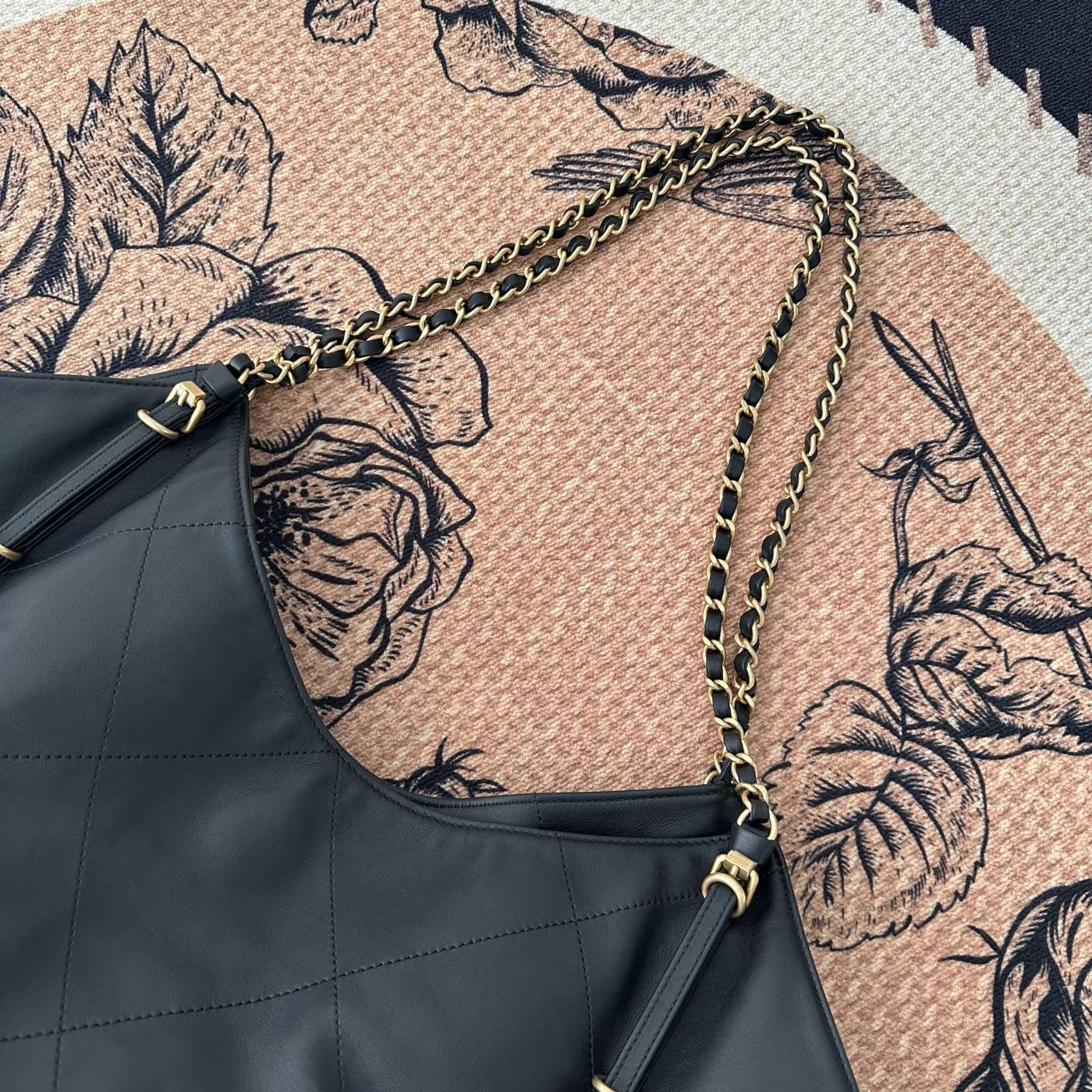 【Chanel】Chanel Black Caviar Hobo Bag with Matching Pouch, Gold-Tone Hardware-7207232