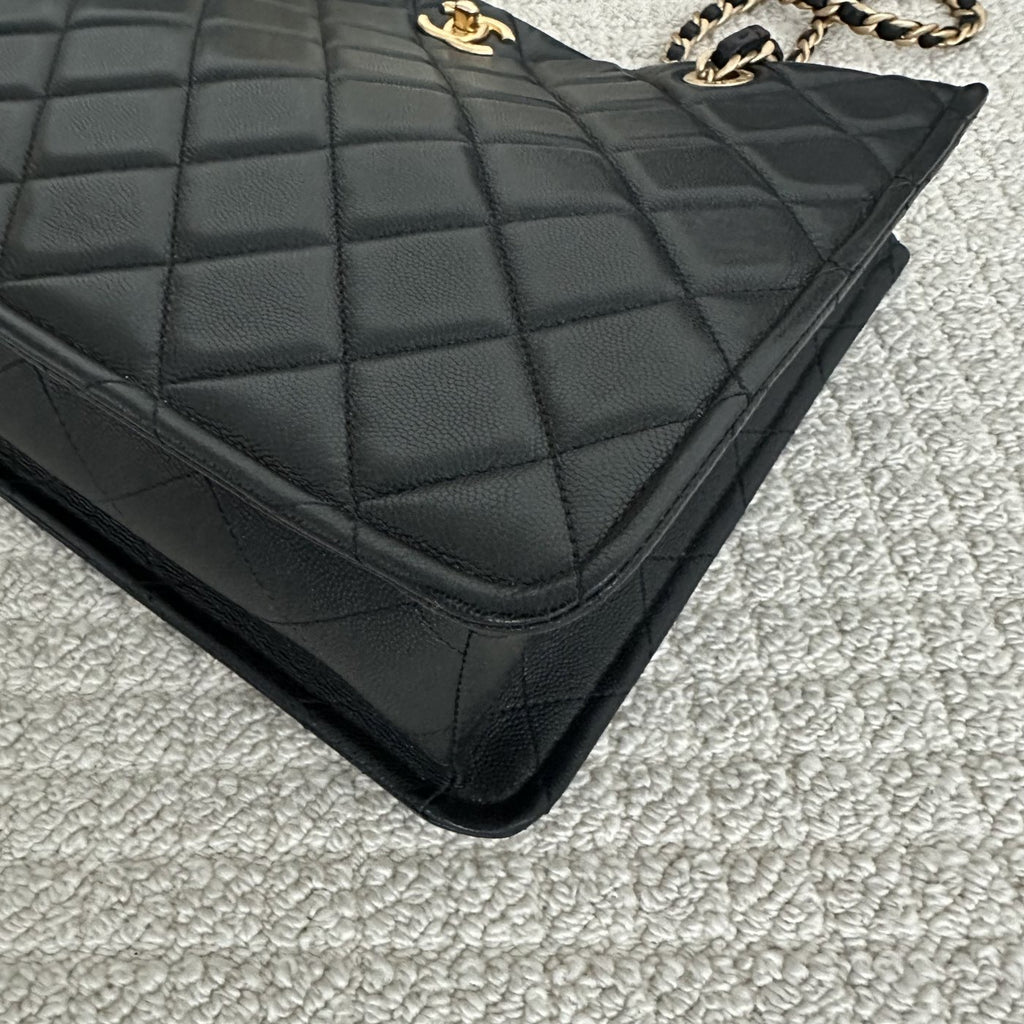 【Chanel】Chanel Black Gold Chain Tote Bag