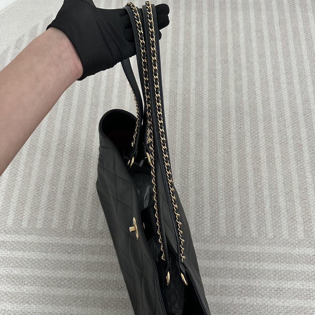 【Chanel】Chanel Black Gold Tote Bag