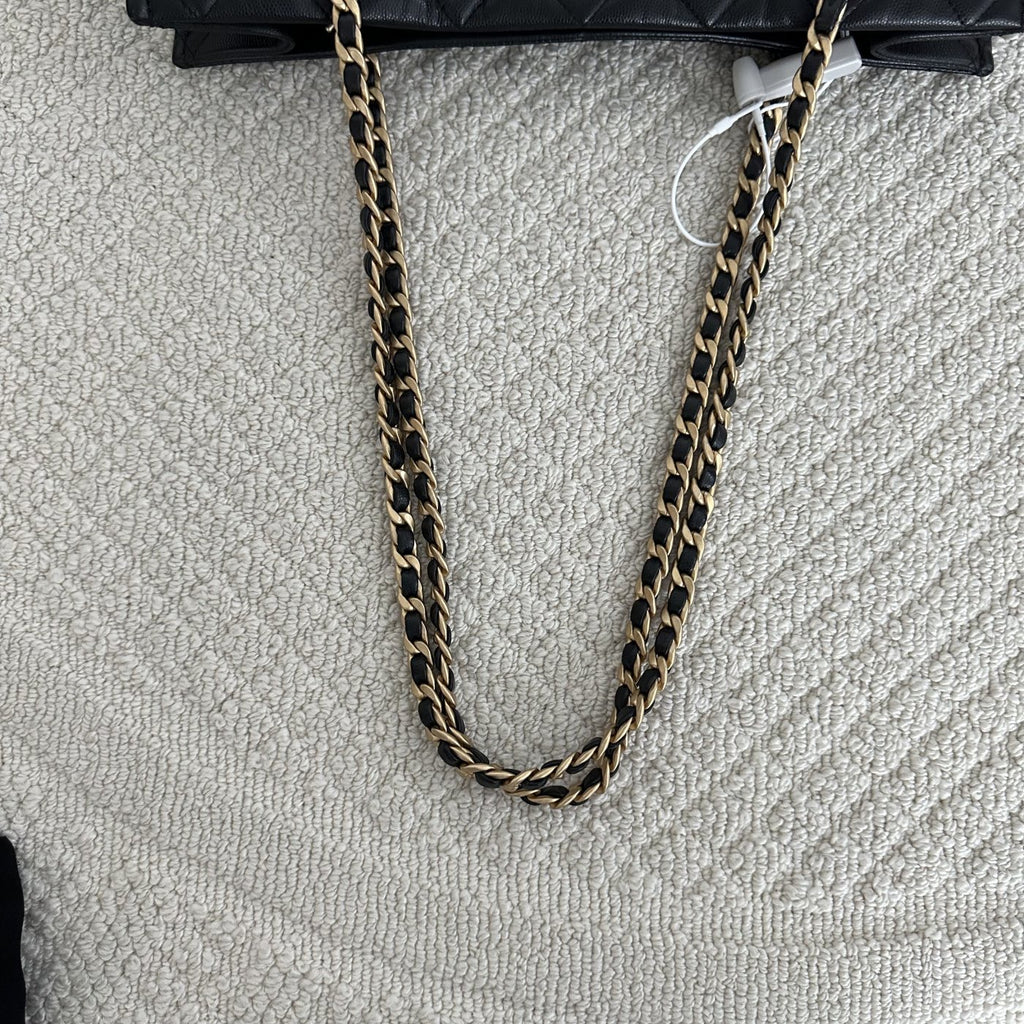 【Chanel】Chanel Black Gold Chain Tote Bag