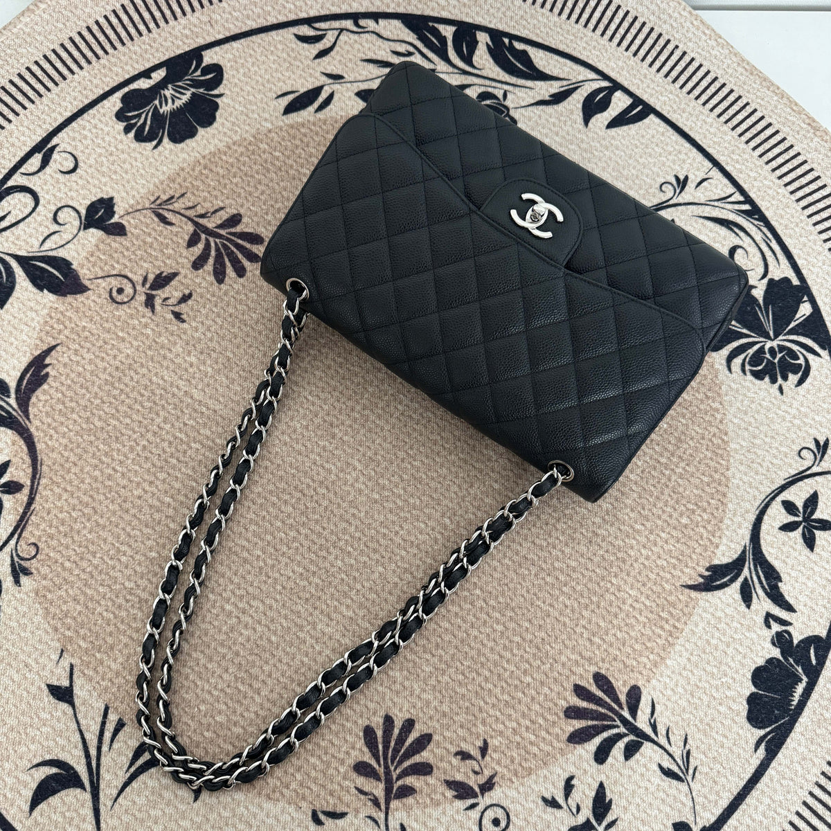 【Chanel】Chanel Black Silver Lambskin Classic Flap Jumbo