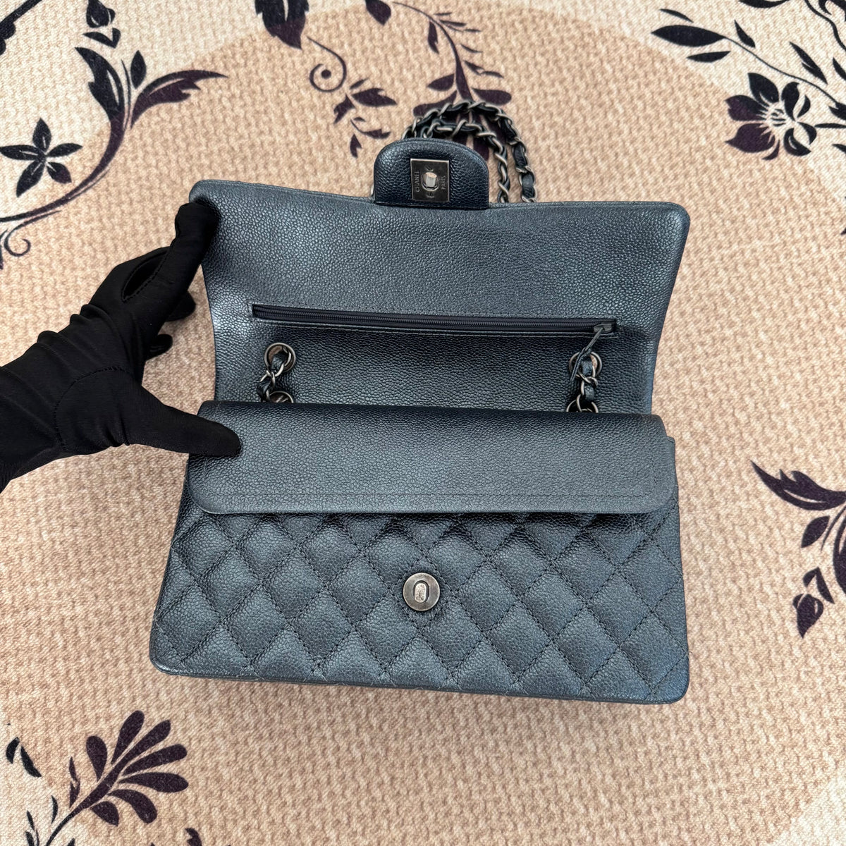 【Chanel】Chanel Charcoal Grey Caviar Medium Classic Flap