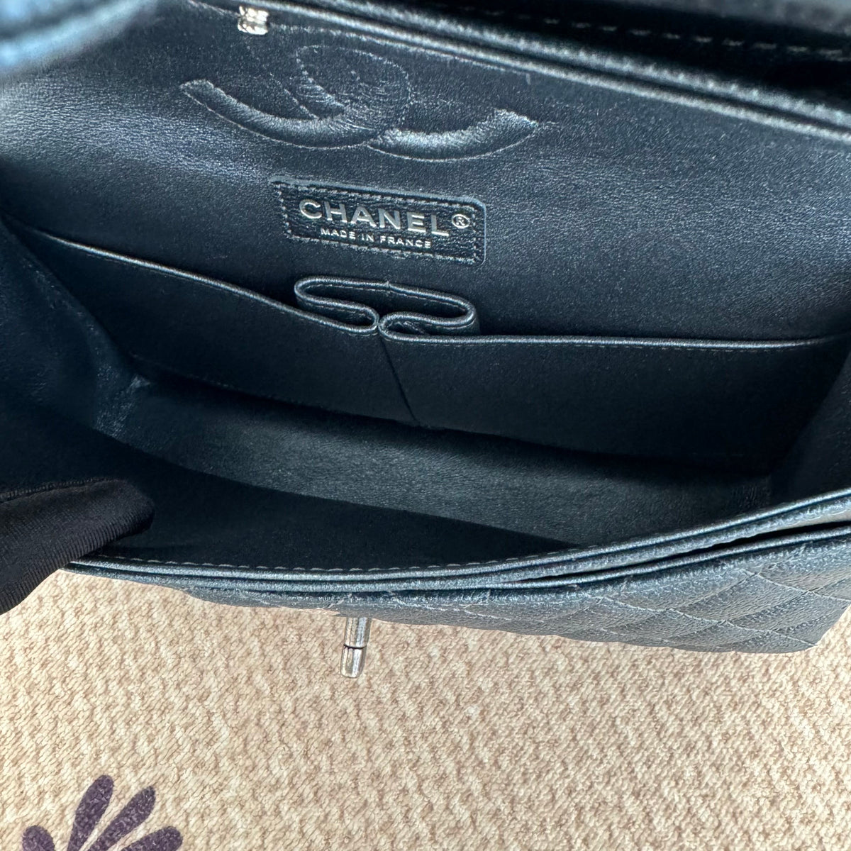 【Chanel】Chanel Charcoal Grey Caviar Medium Classic Flap