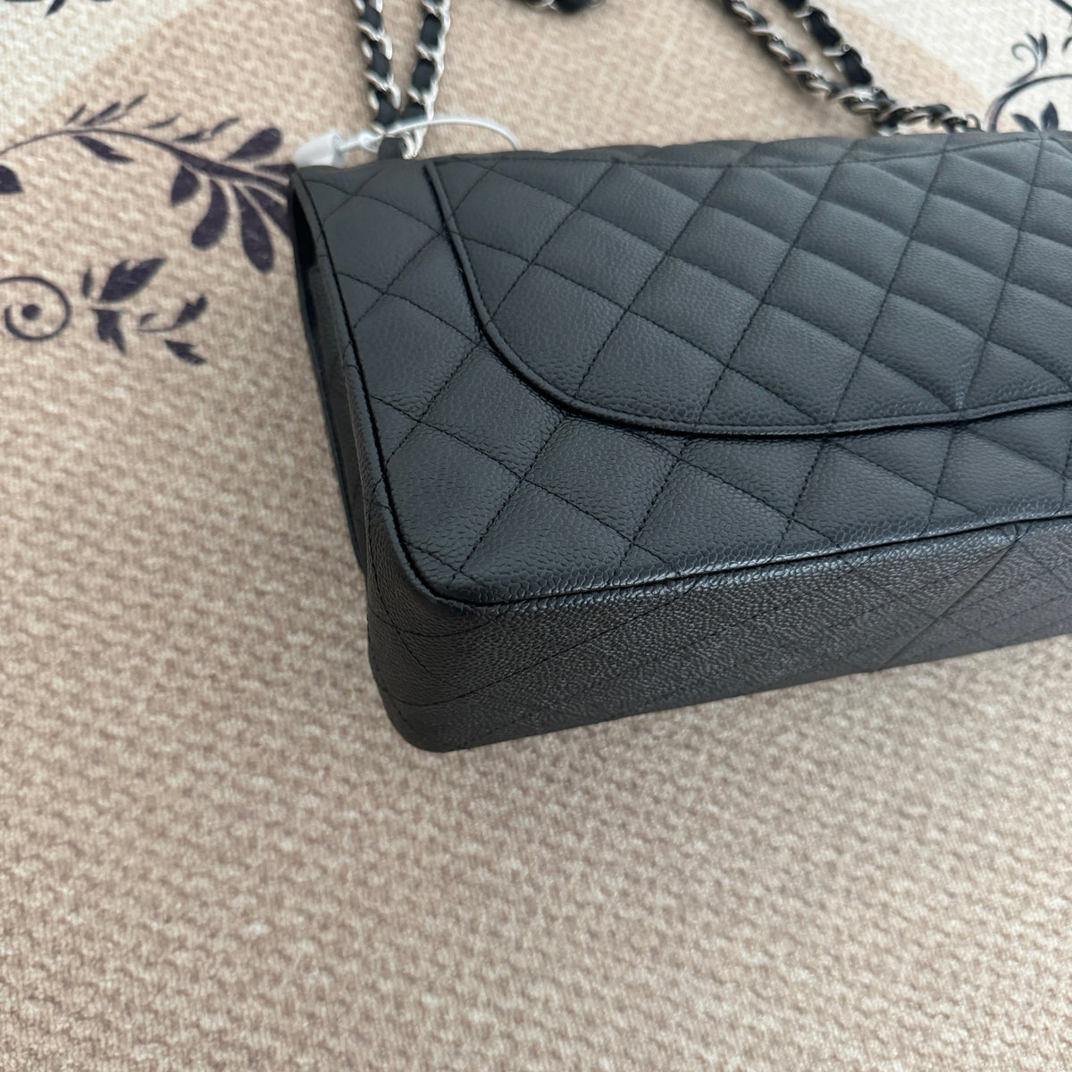 【Chanel】Chanel Black Silver Lambskin Classic Flap Jumbo