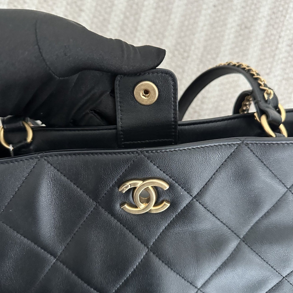 【Chanel】Chanel Black Gold Tote Bag