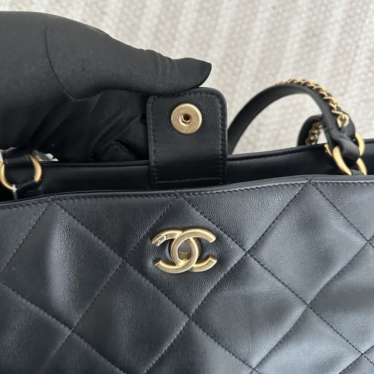【Chanel】Chanel Black Gold Tote Bag