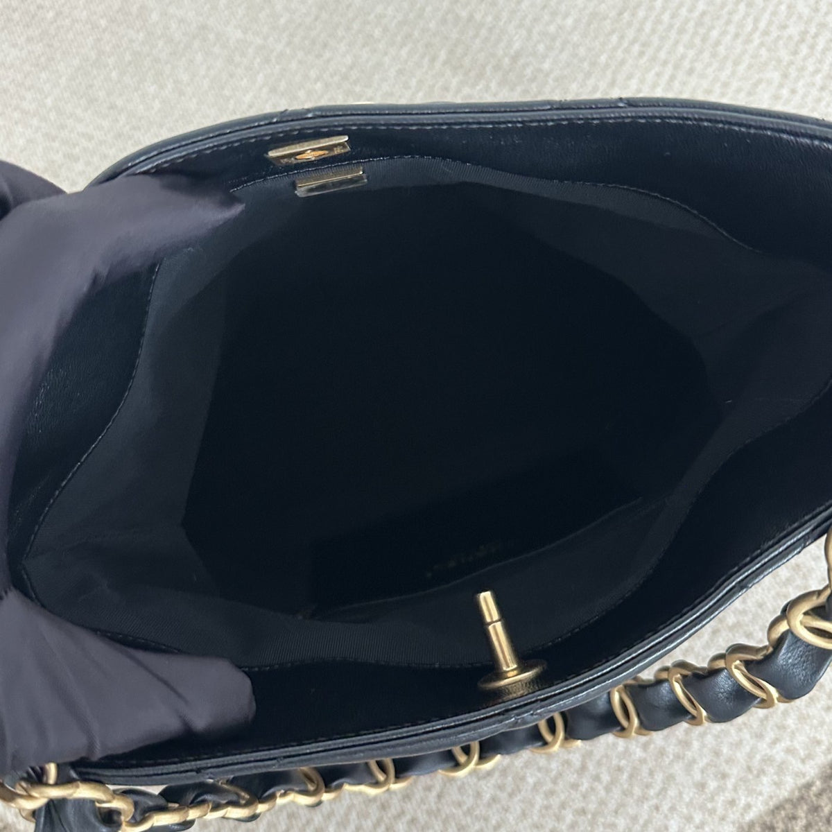 【Chanel】Chanel 24P Small Foldable Hobo Bag