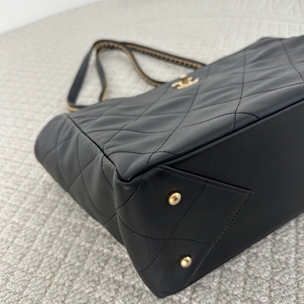 【Chanel】Chanel Tote Bag with Trimmed Shoulder Strap