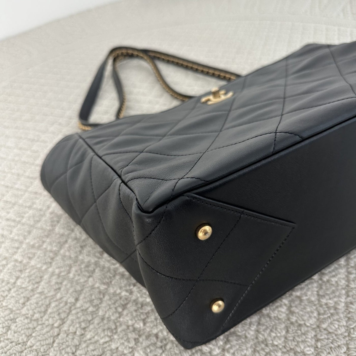 【Chanel】Chanel Tote Bag with Trimmed Shoulder Strap