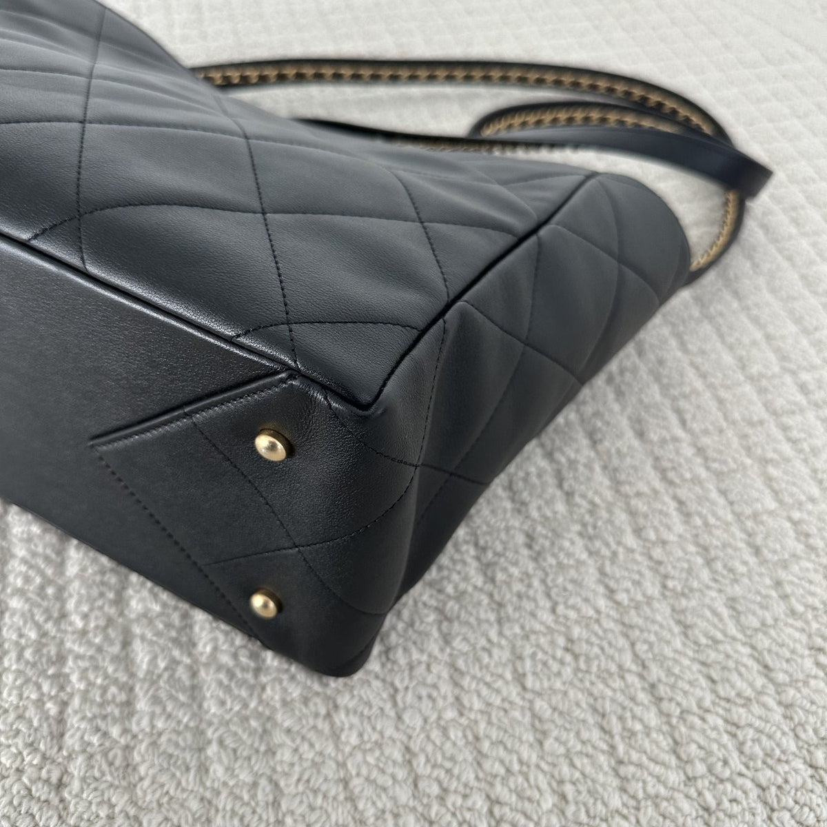 【Chanel】Chanel Tote Bag with Trimmed Shoulder Strap