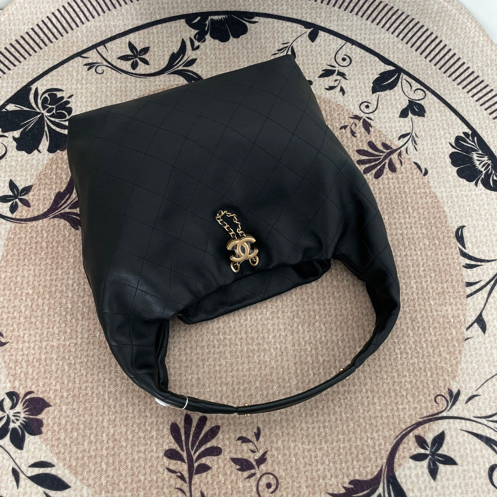 【Chanel】Chanel 26C Black Caviar Hobo Bag, Gold-Tone Hardware-0200161