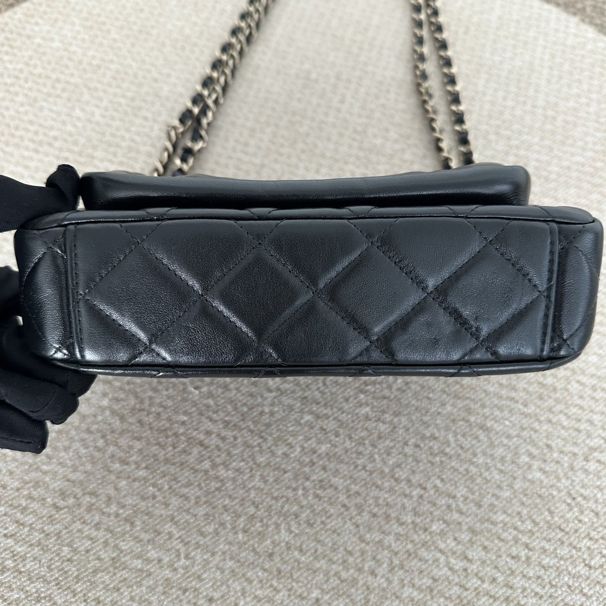 【Chanel】Chanel 25C Black Gold Shiny Leather Camera Bag