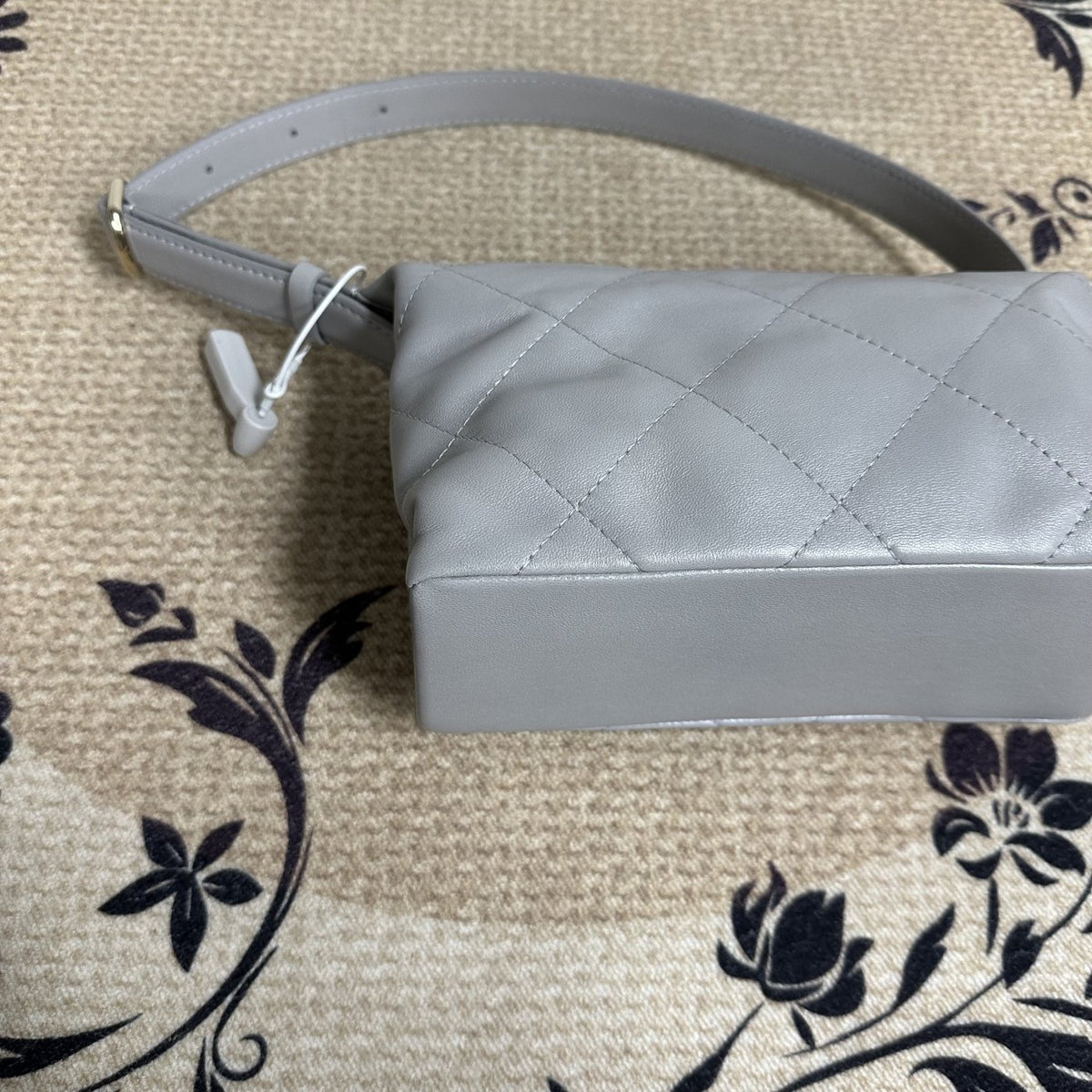 【Chanel】Chanel 26P Grey Gold Hobo Bag, Gold-Tone Hardware-7214108