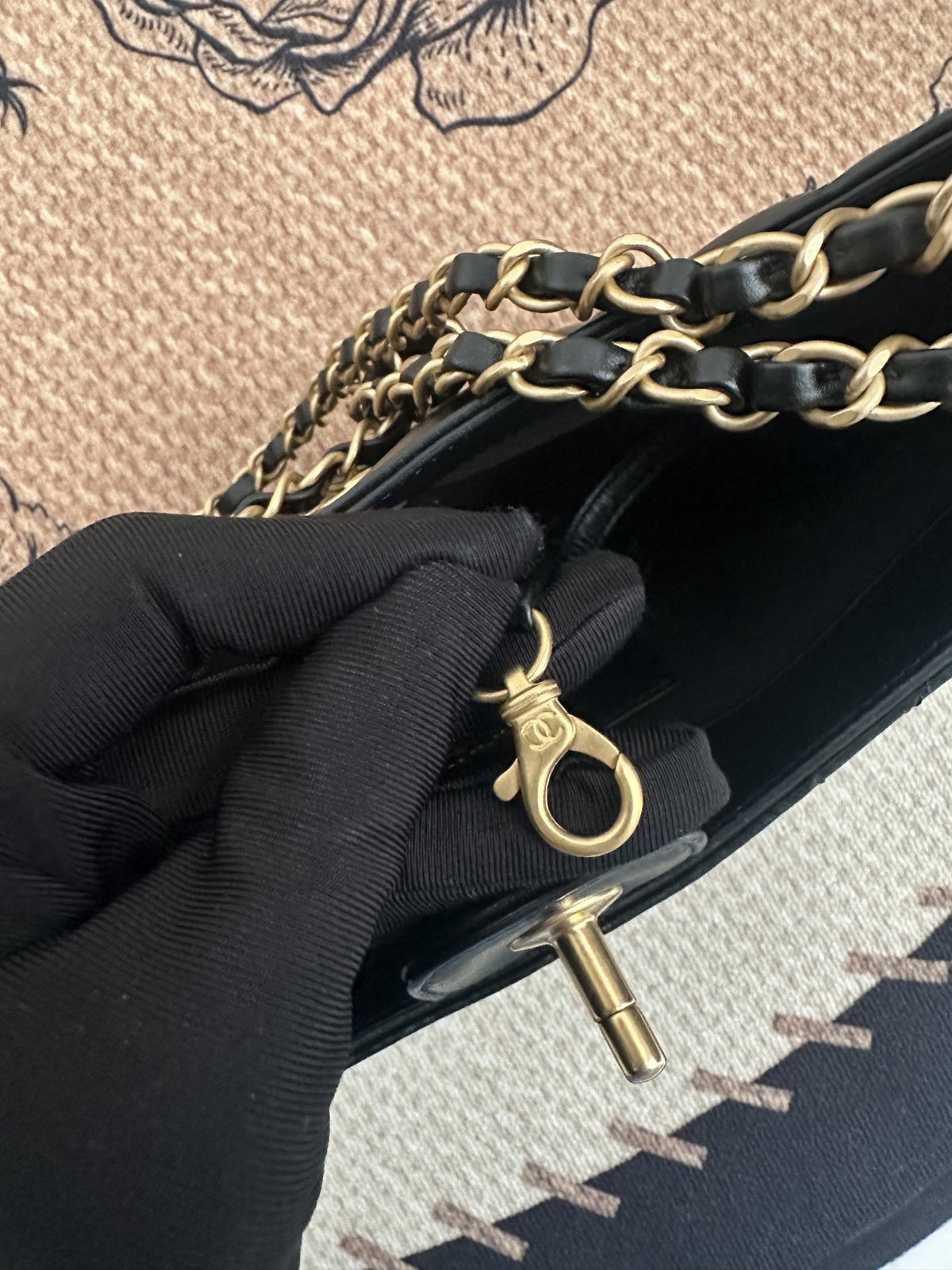 【Chanel】Chanel Black Gold Hobo Underarm Bag