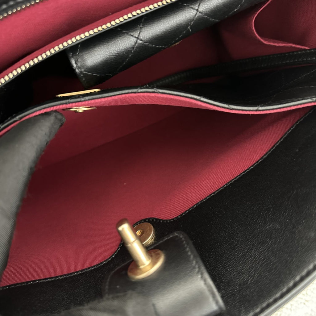 【Chanel】Chanel Tote Bag with Trimmed Shoulder Strap