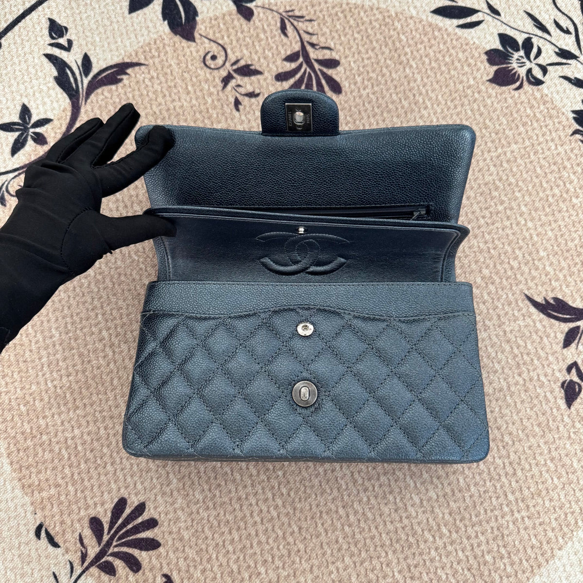 【Chanel】Chanel Charcoal Grey Caviar Medium Classic Flap
