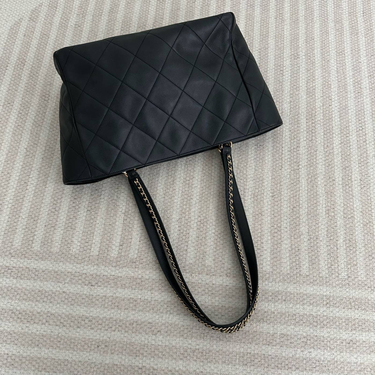 【Chanel】Chanel Black Gold Tote Bag