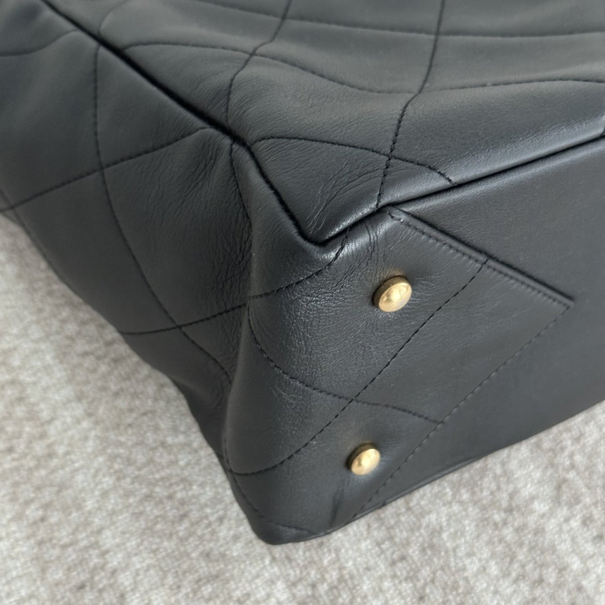【Chanel】Chanel Black Gold Tote Bag