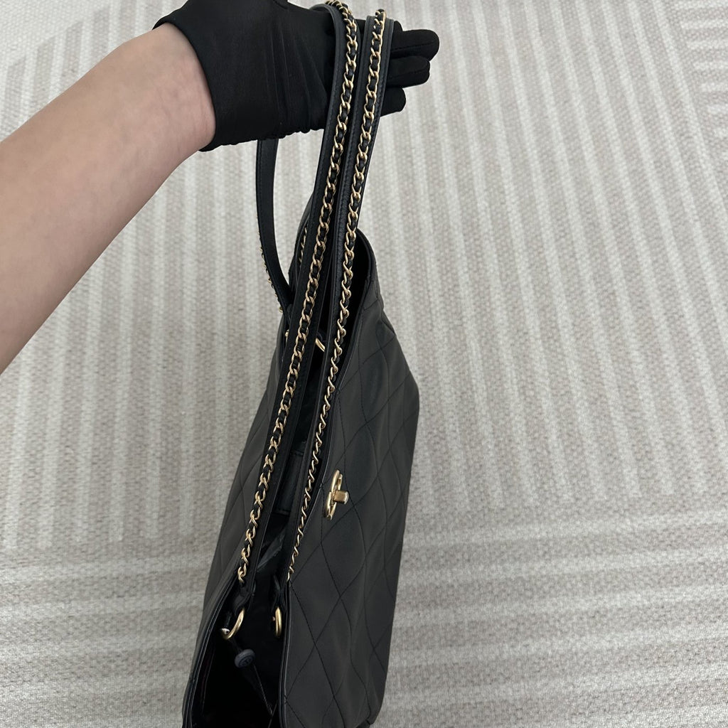 【Chanel】Chanel Black Gold Tote Bag