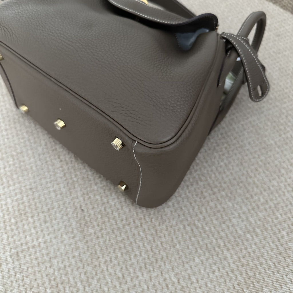 【Hermes】Hermès Lindy 26 Etoupe Gold Hardware B Stamp