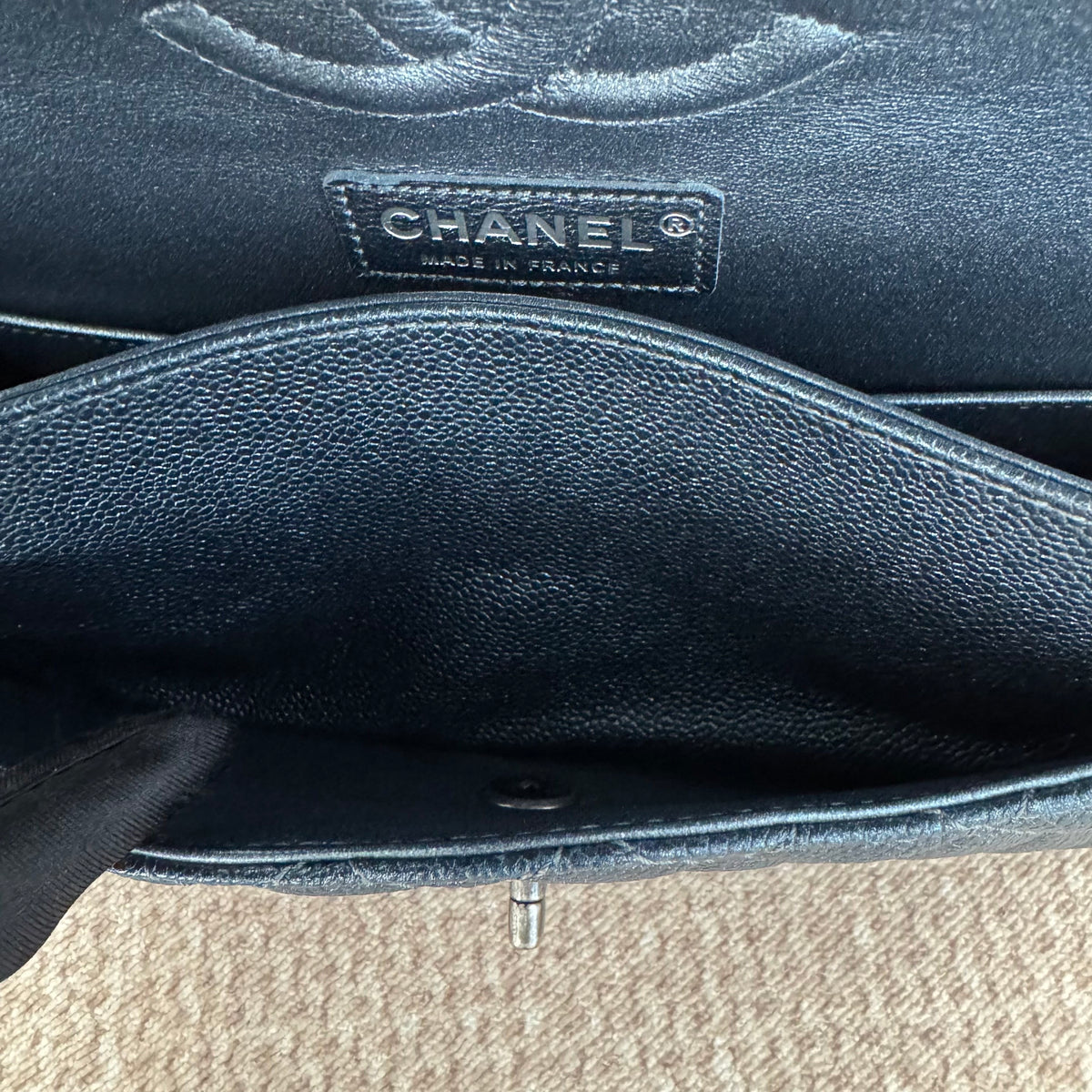 【Chanel】Chanel Charcoal Grey Caviar Medium Classic Flap