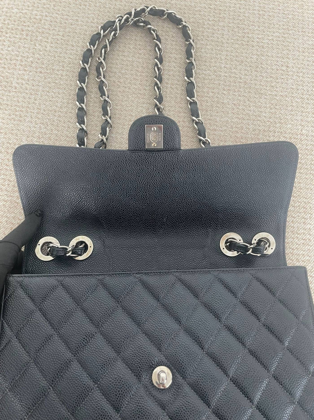 【Chanel】Chanel Black Silver Caviar Quilted Flap Bag