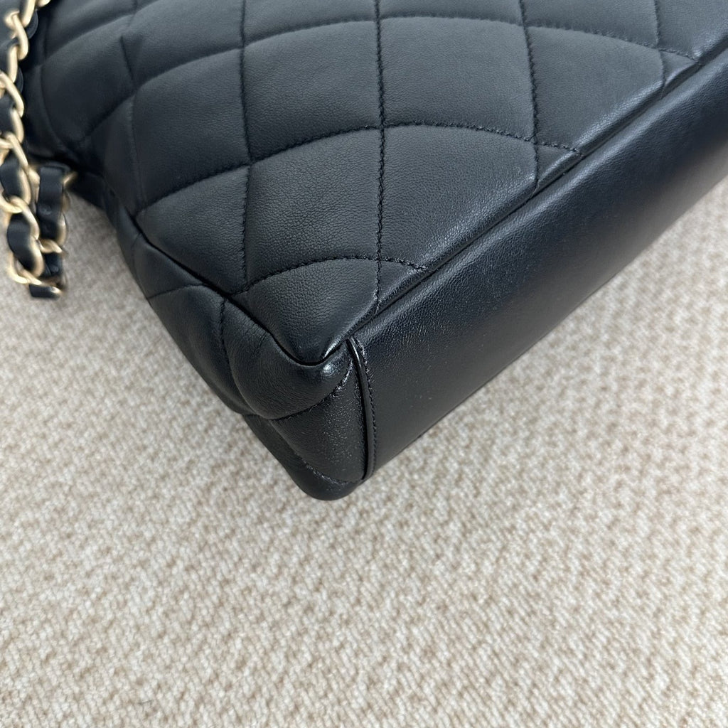 【Chanel】Chanel 24P Small Foldable Hobo Bag