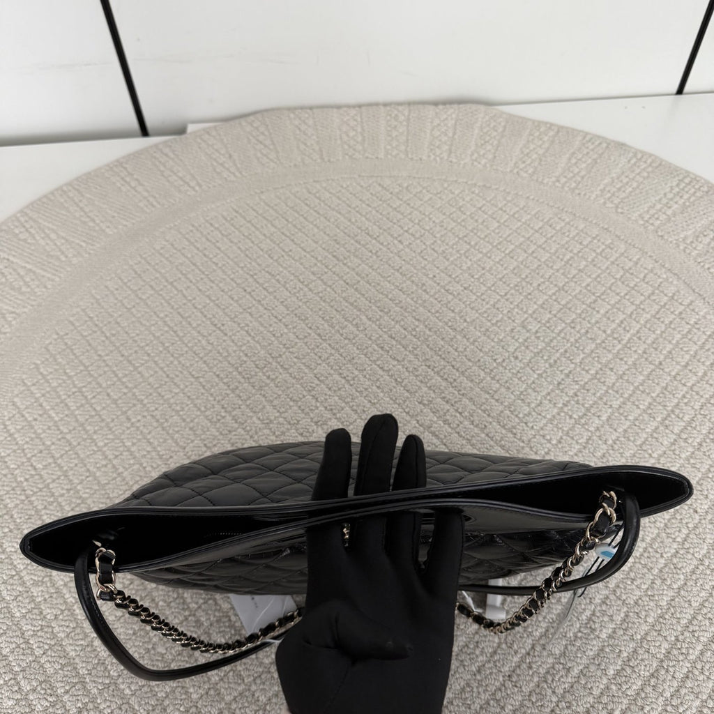 【Chanel】Chanel Black Gold 31 Shopping Bag(large)