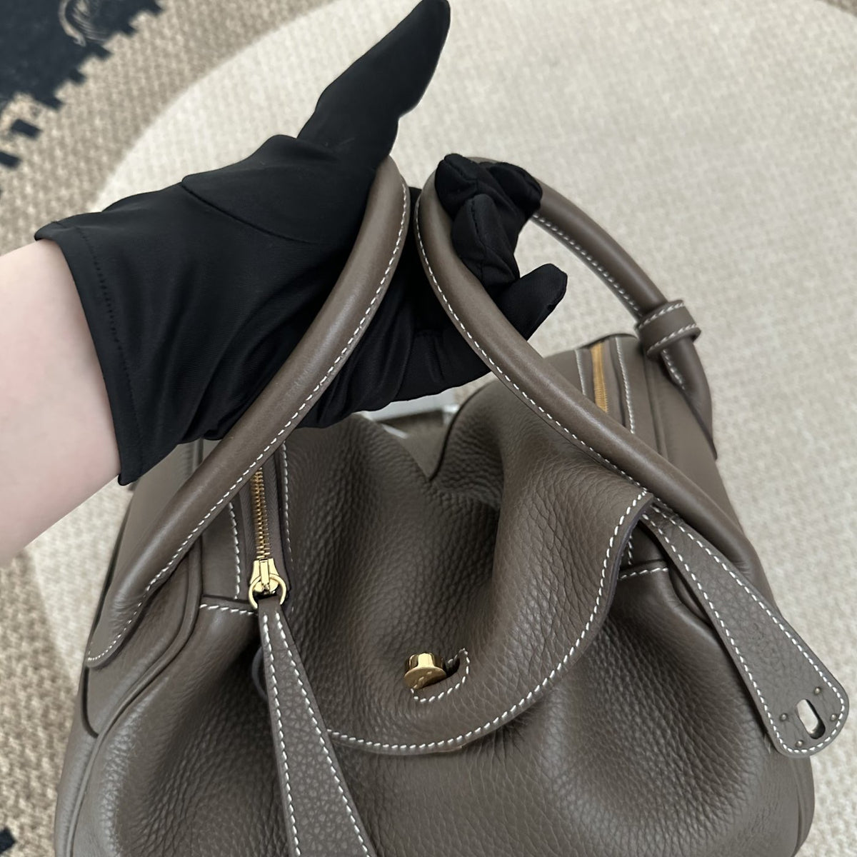 【Hermes】Hermès Lindy 26 Etoupe Gold Hardware B Stamp