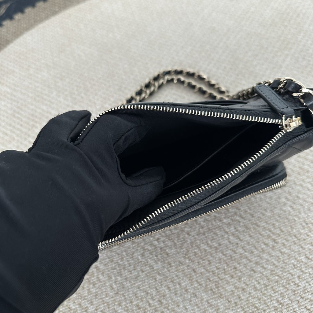 【Chanel】Chanel 25C Black Gold Shiny Leather Camera Bag