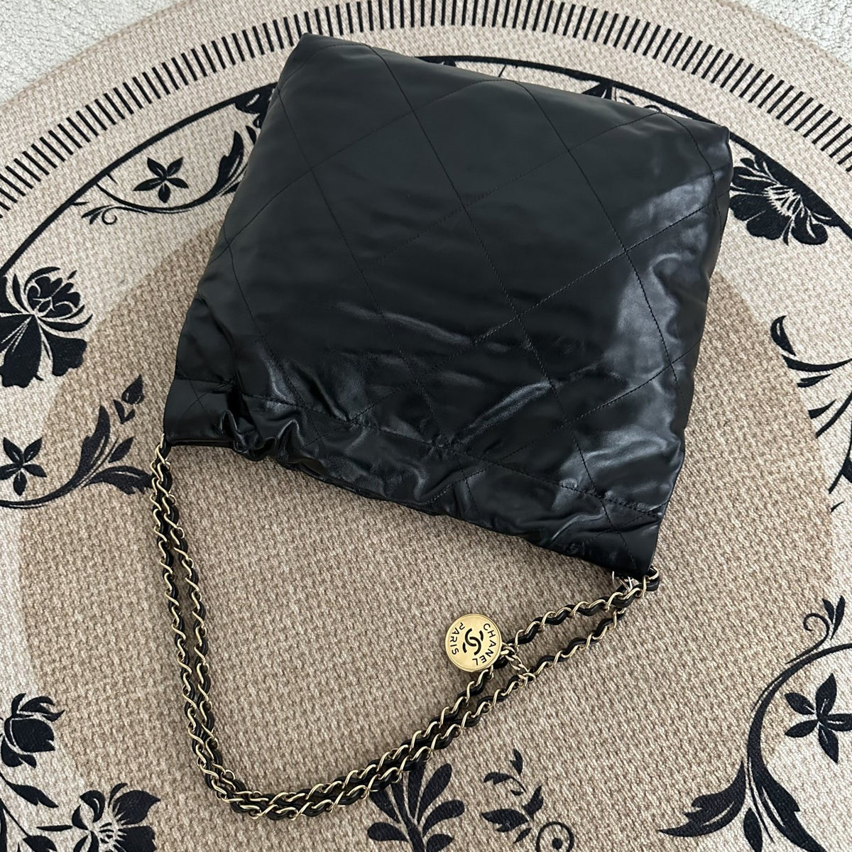 【Chanel】Chanel 22 Bag Black Gold Hardware