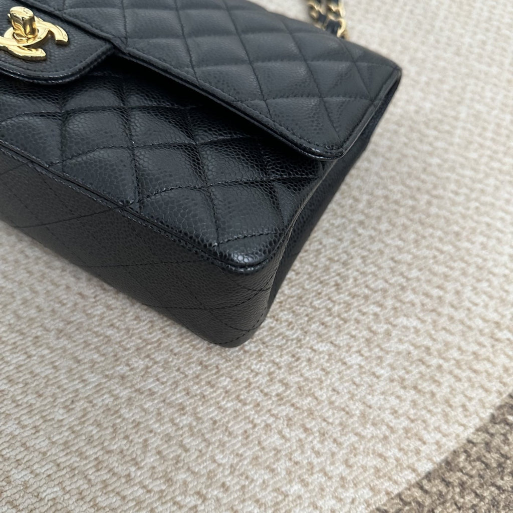 【Chanel】Chanel Black Caviar Classic Double Flap Bag, Gold-Tone Hardware-7212231LD