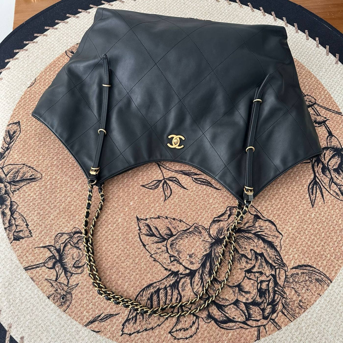 【Chanel】Chanel Black Caviar Hobo Bag with Matching Pouch, Gold-Tone Hardware-7207232