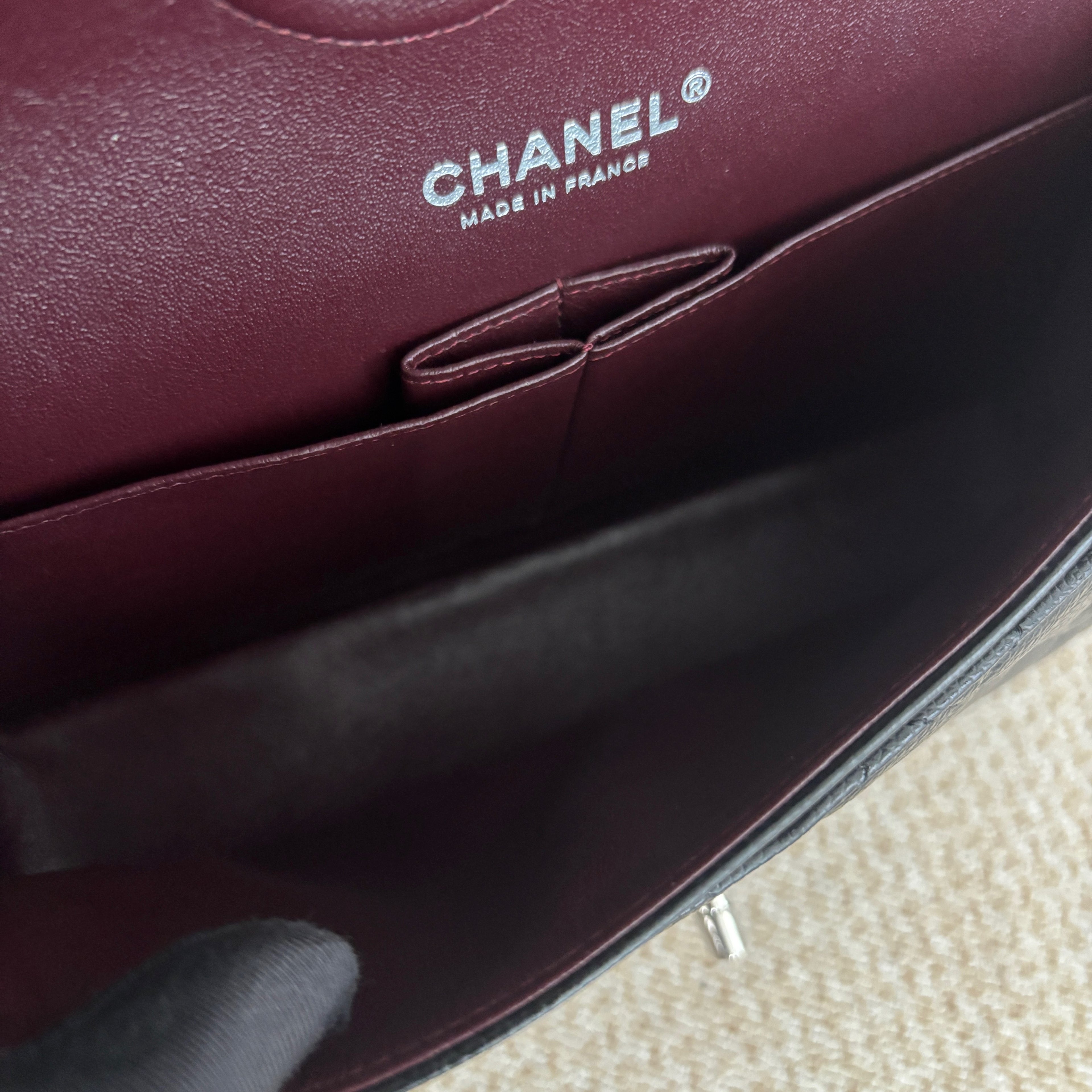 【Chanel】Chanel Medium Classic Flap Bag 25, Black Caviar, Silver-Tone Hardware-7213009