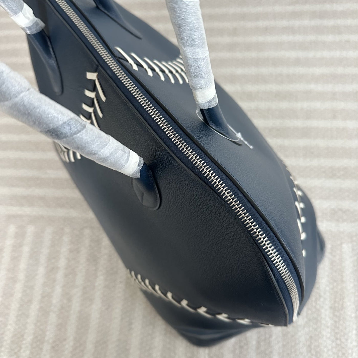 【Hermes】Hermès White and Blue Bowling Handbag