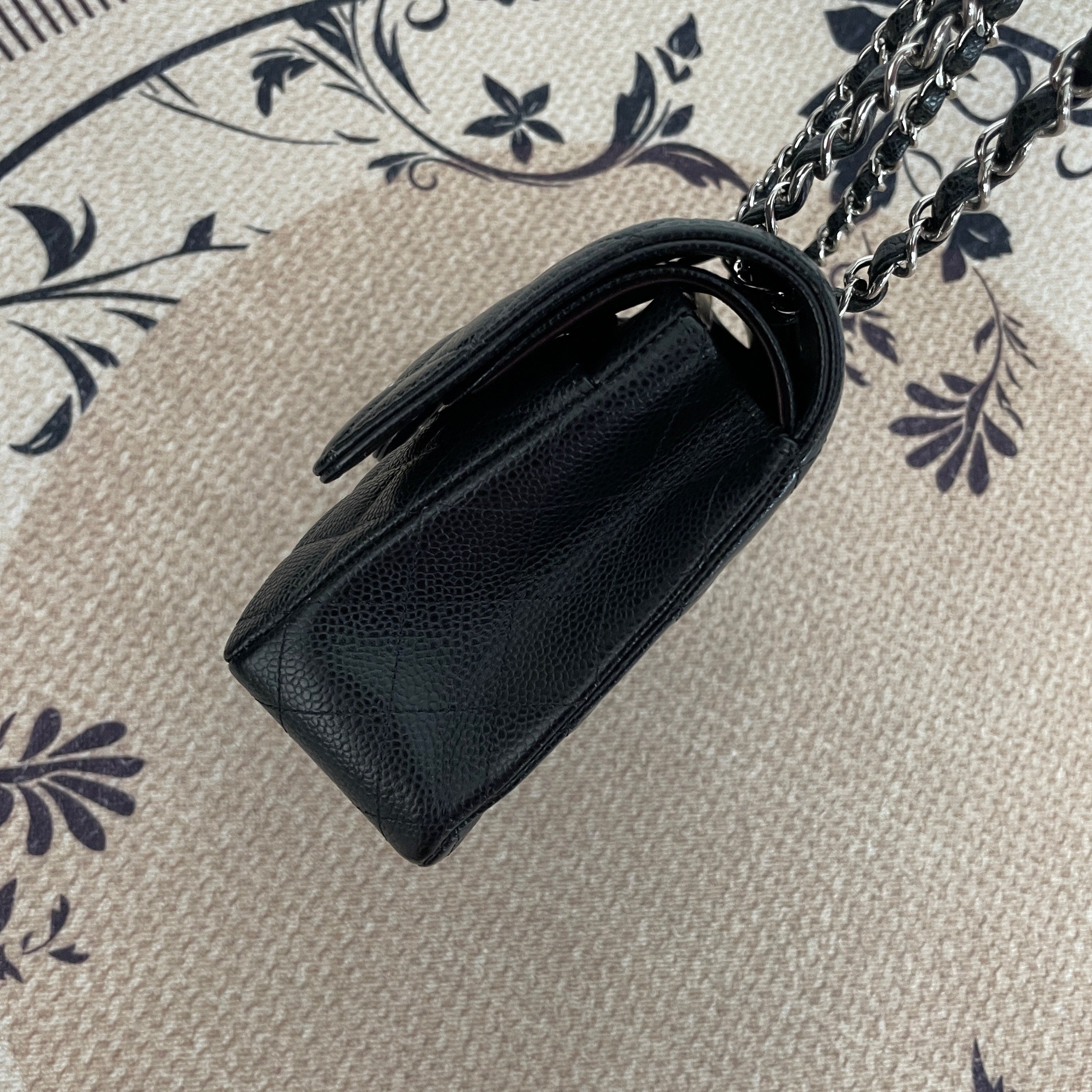【Chanel】Chanel Medium Classic Flap Bag, Black Caviar, Silver-Tone Hardware-0201790LD