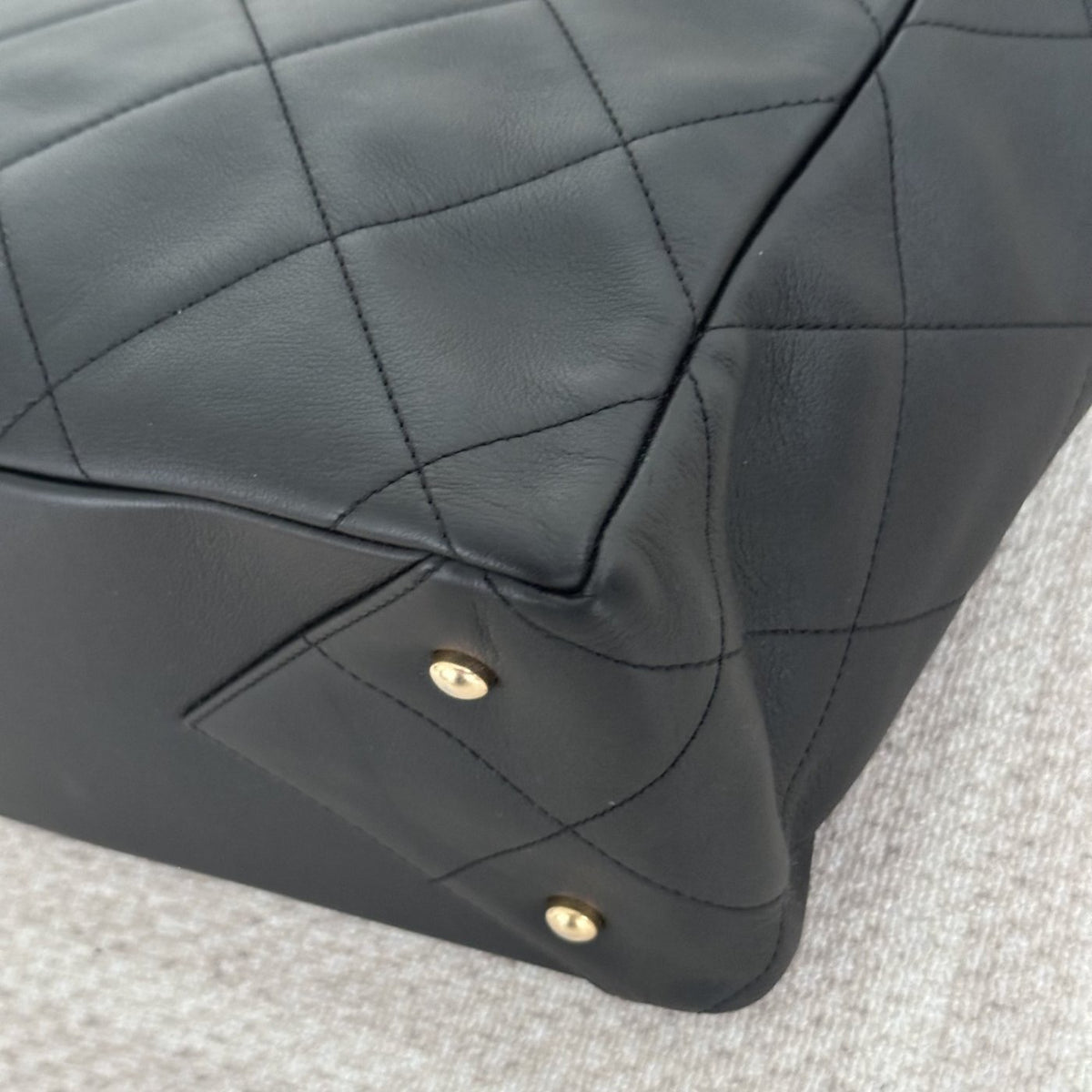 【Chanel】Chanel Black Gold Tote Bag