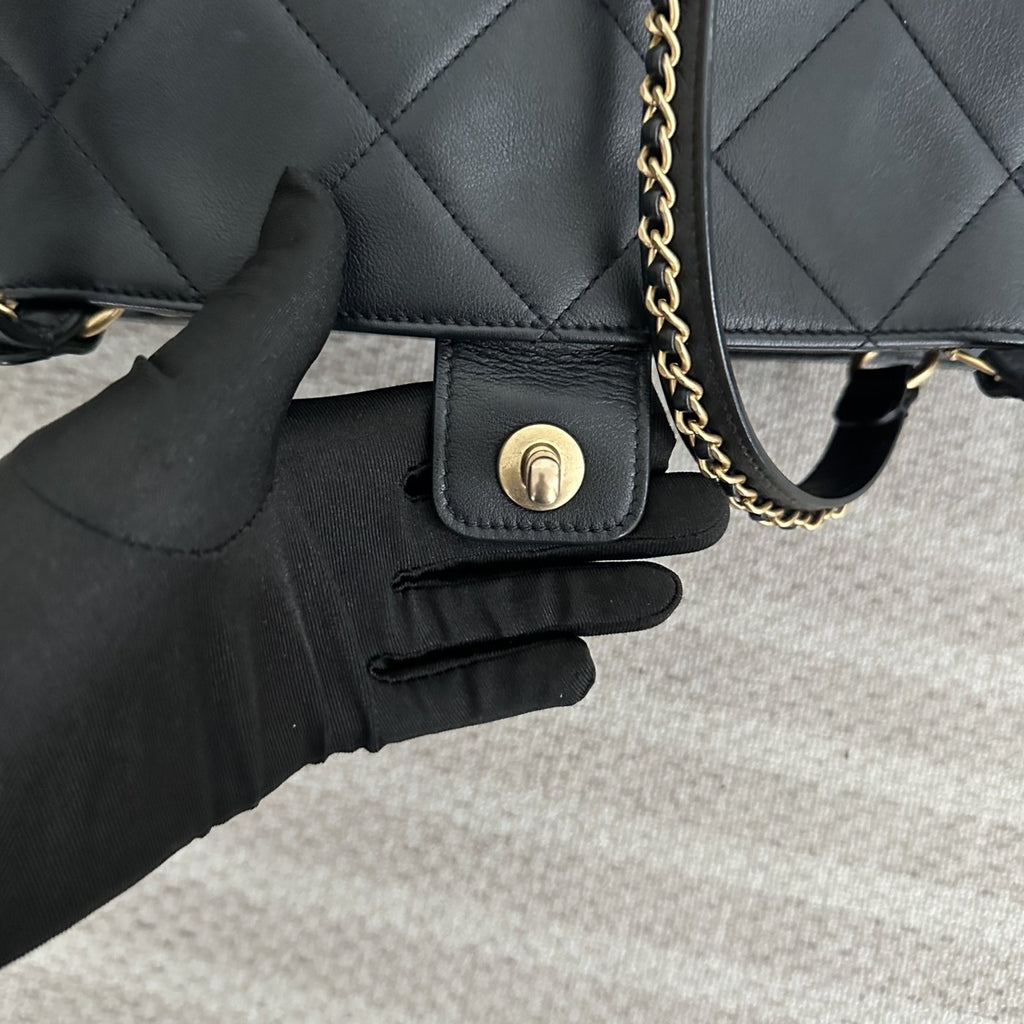 【Chanel】Chanel Black Gold Tote Bag