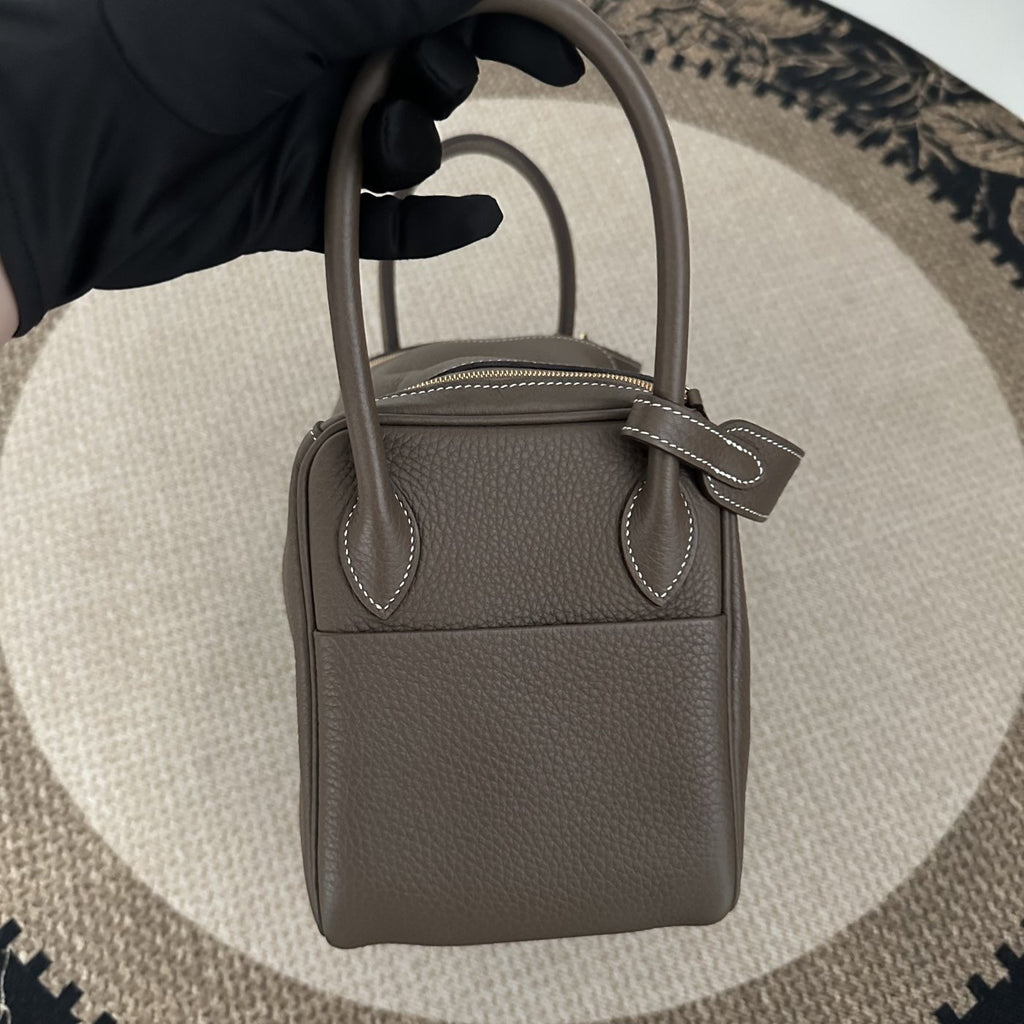 【Hermes】Hermès Lindy 26 Etoupe Gold Hardware B Stamp
