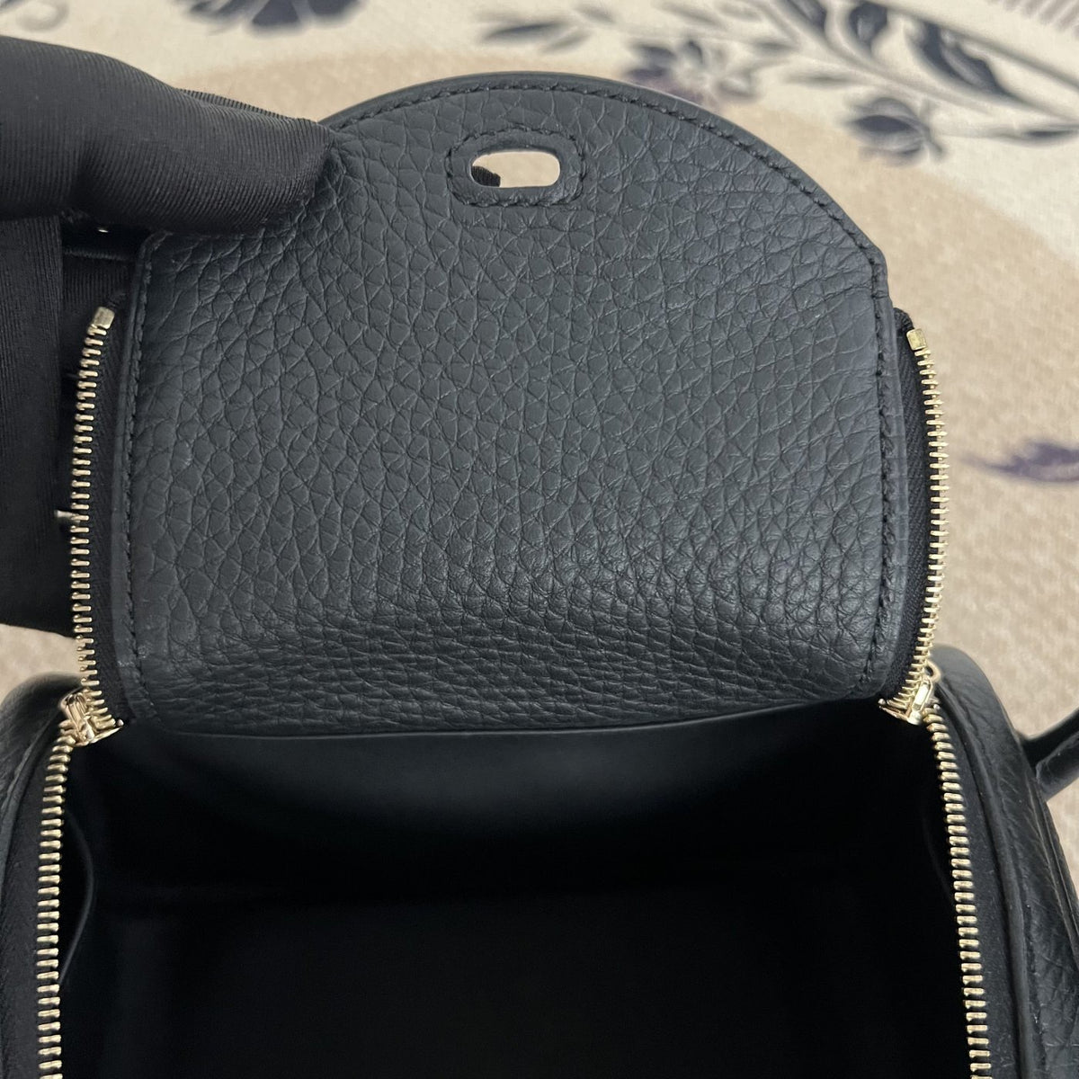 【Hermes】Hermès Black Lindy Gold Hardware
