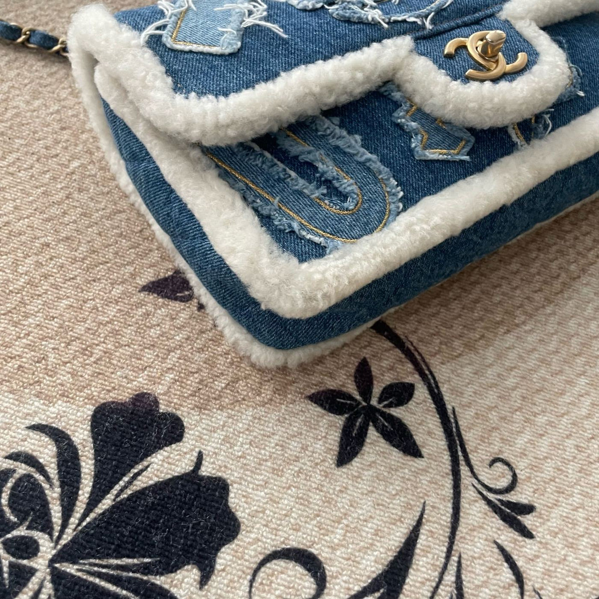 【Chanel】Chanel Blue Denim & Lambskin Classic Flap Bag