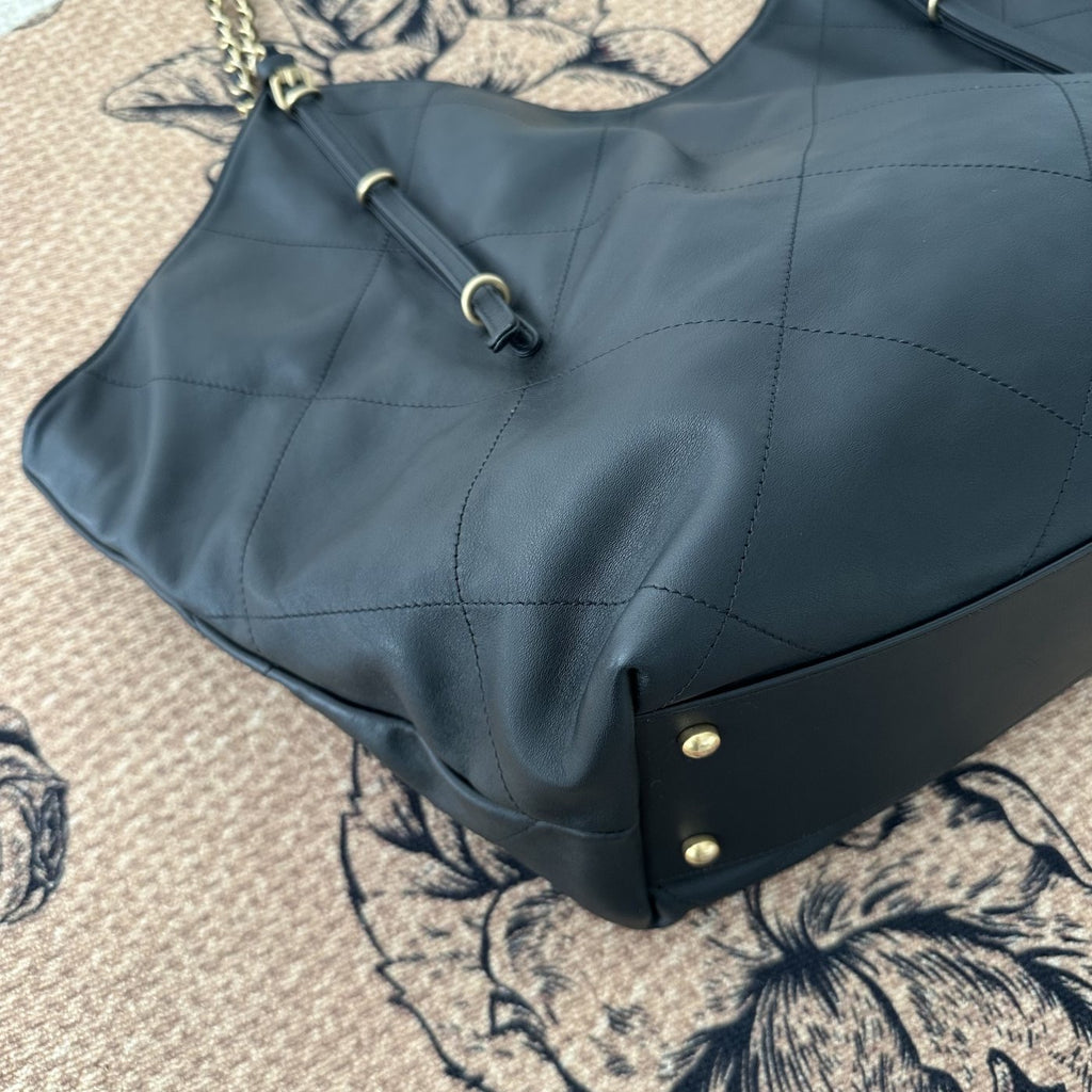 【Chanel】Chanel Black Caviar Hobo Bag with Matching Pouch, Gold-Tone Hardware-7207232