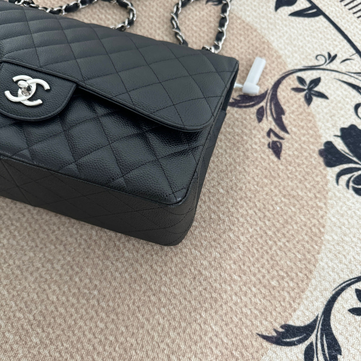 【Chanel】Chanel Black Silver Lambskin Classic Flap Jumbo