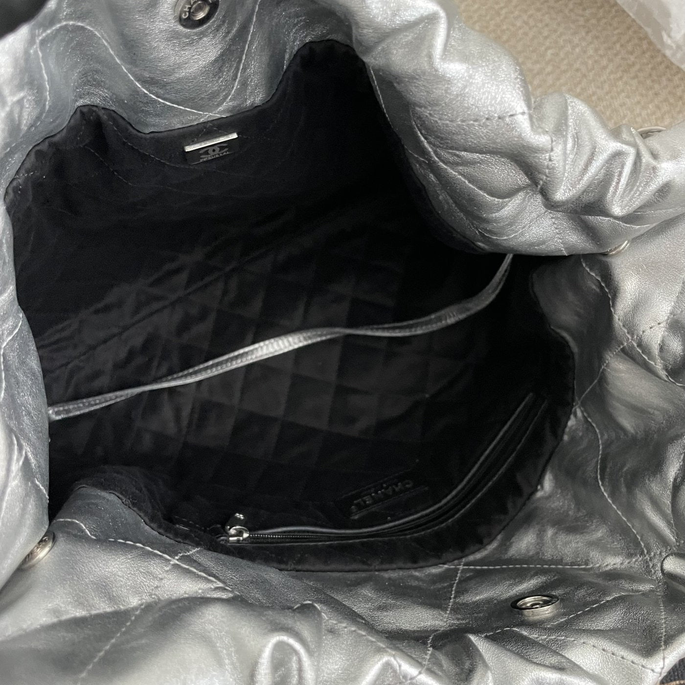 【Chanel】Chanel Small Silver 22 Bag-7209563